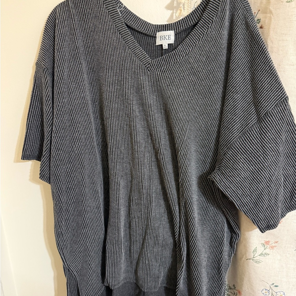 BKE Black & White Ribbed V-Neck Pullover